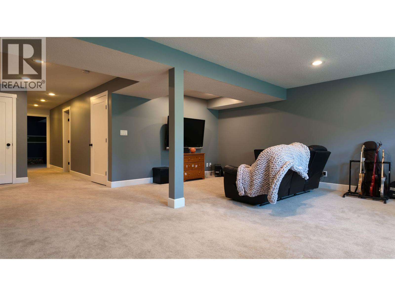 2216 MCTAVISH ROAD - 28