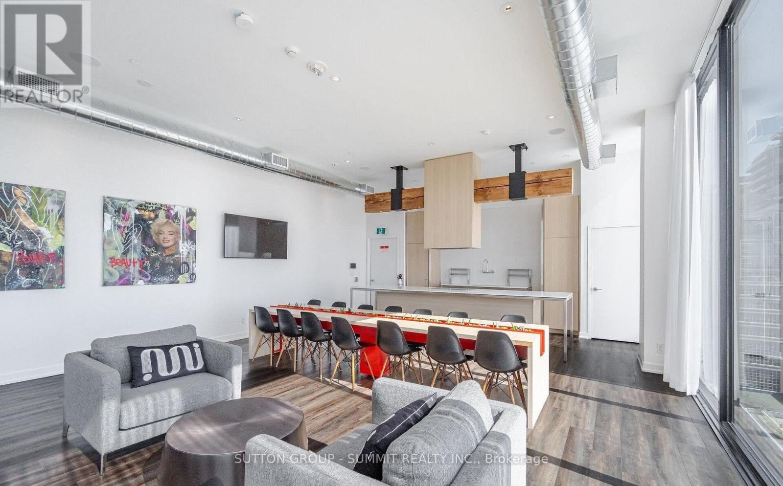 #1507 135 EAST LIBERTY STREET - 14