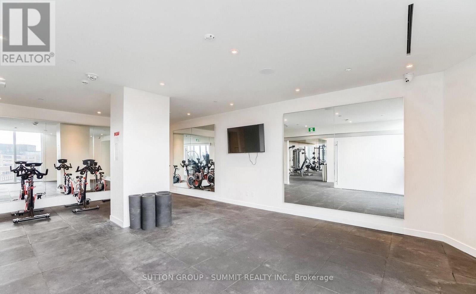 #1507 135 EAST LIBERTY STREET - 22