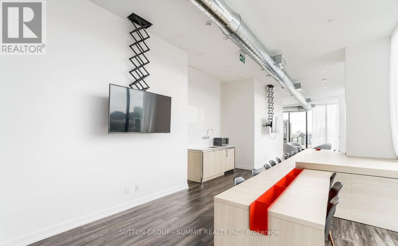 #1507 135 EAST LIBERTY STREET - 24