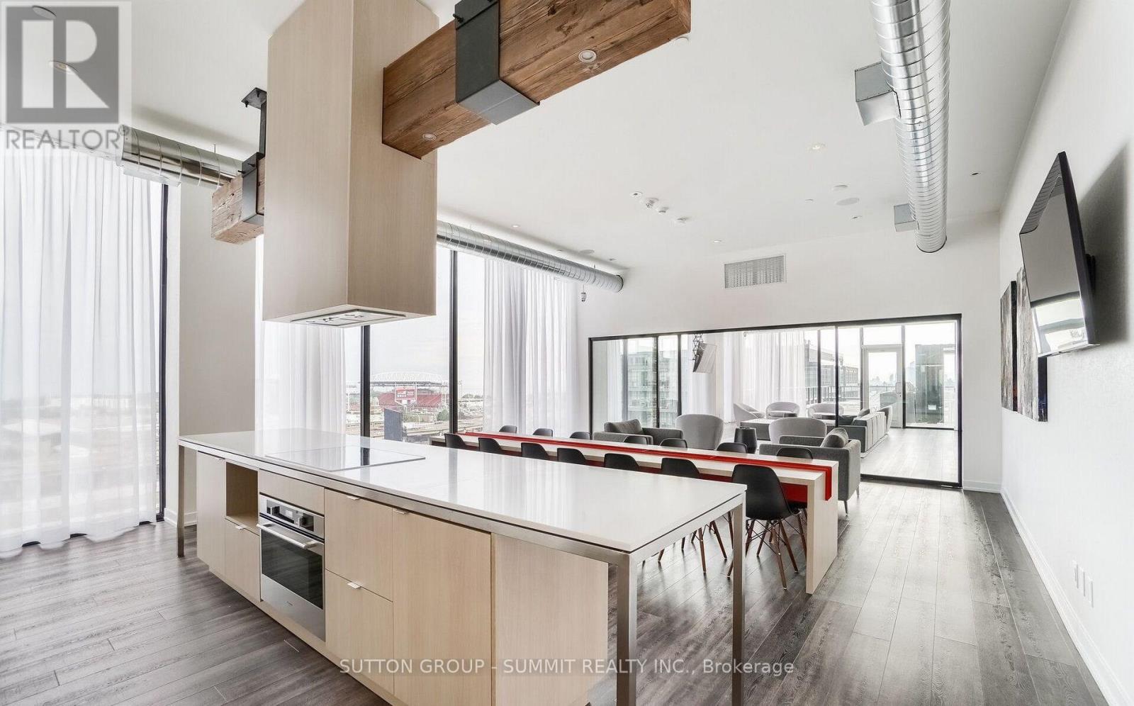 #1507 135 EAST LIBERTY STREET - 26