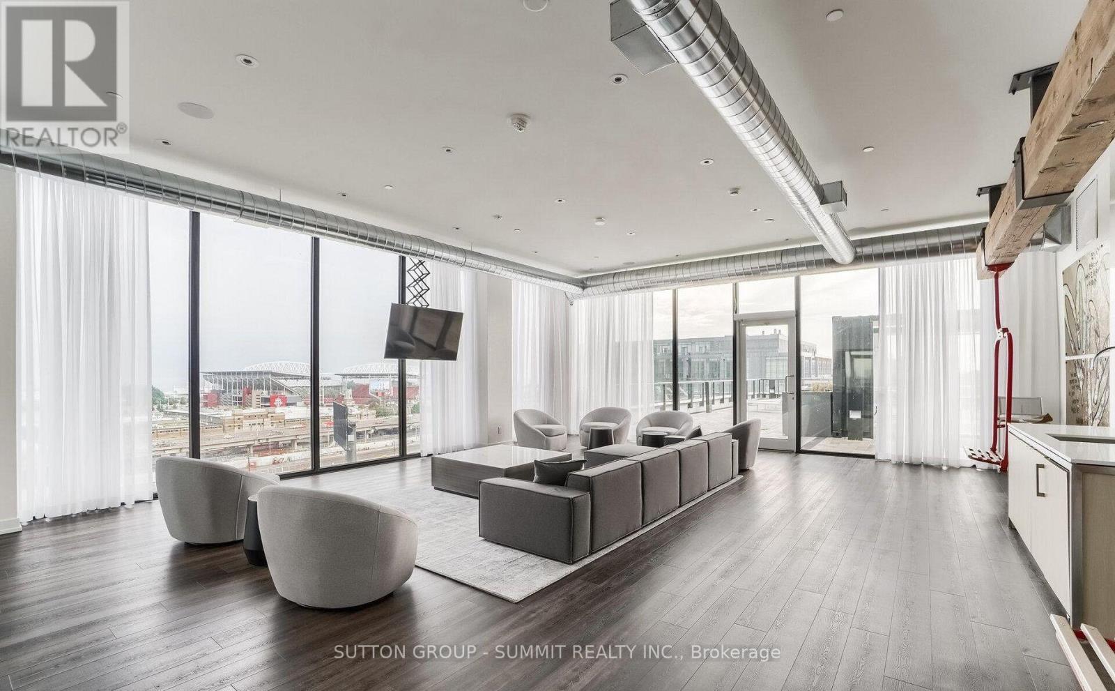 #1507 135 EAST LIBERTY STREET - 28