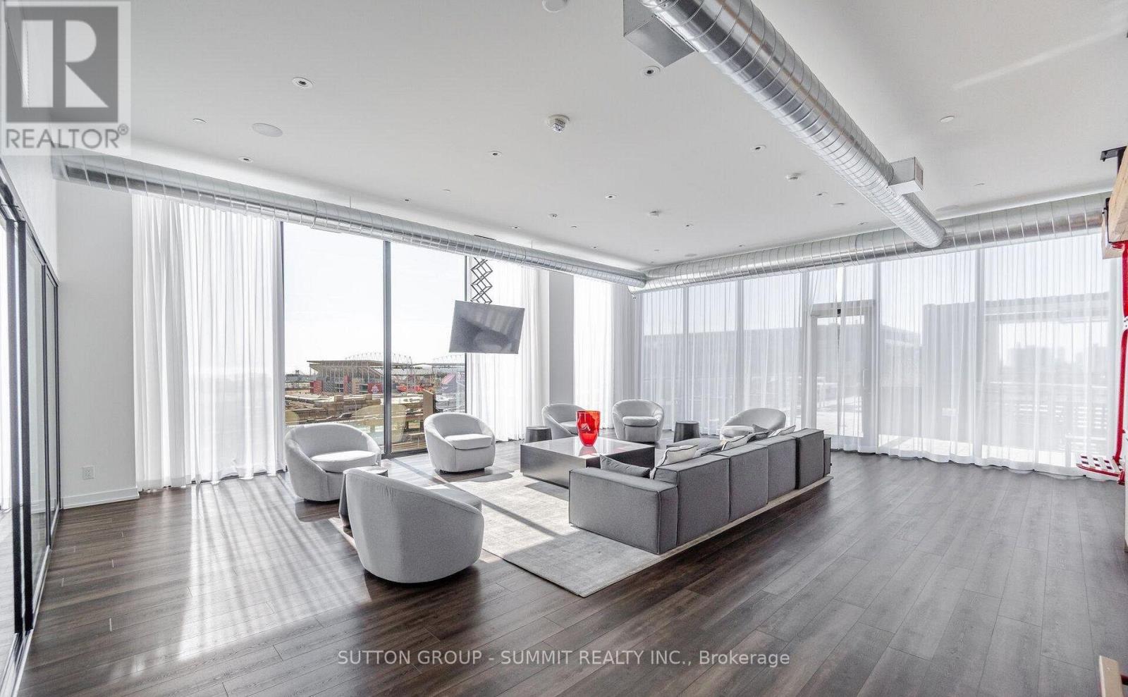 #1507 135 EAST LIBERTY STREET - 31