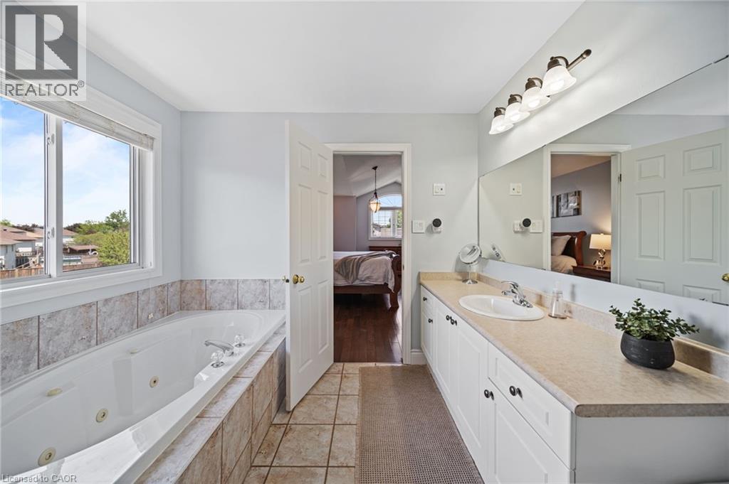 6 SCOTTSWOOD Lane - 25
