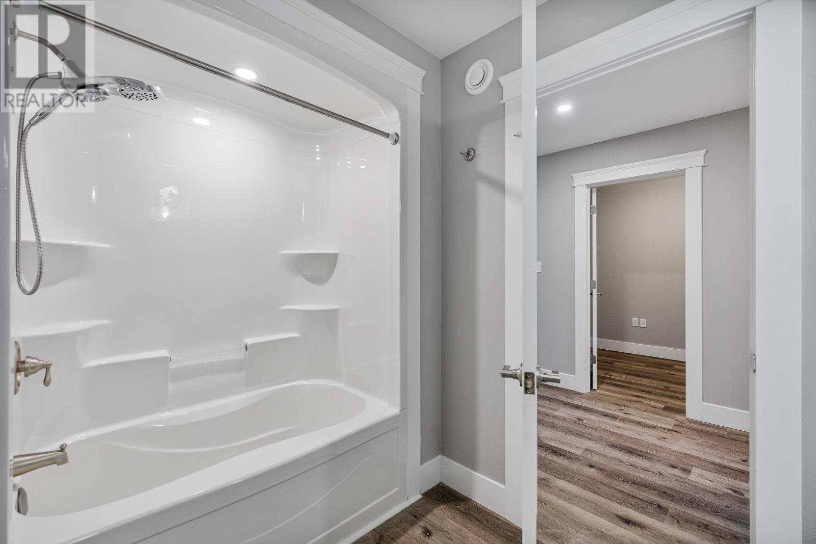 #5 12 Harold Court - 22