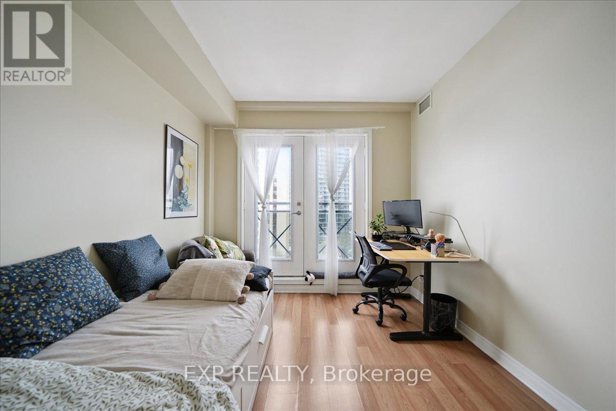 #519 1415 LAWRENCE AVENUE W - 18