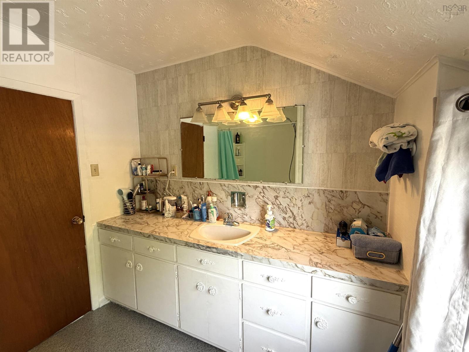 215 Cottage Road - 17