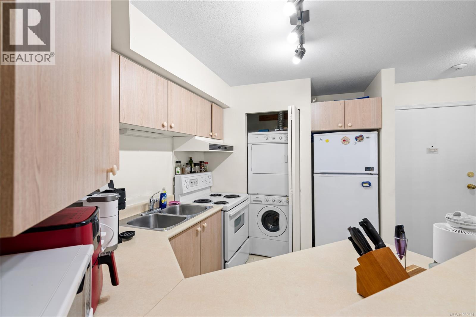 312 2560 Wark St, Victoria