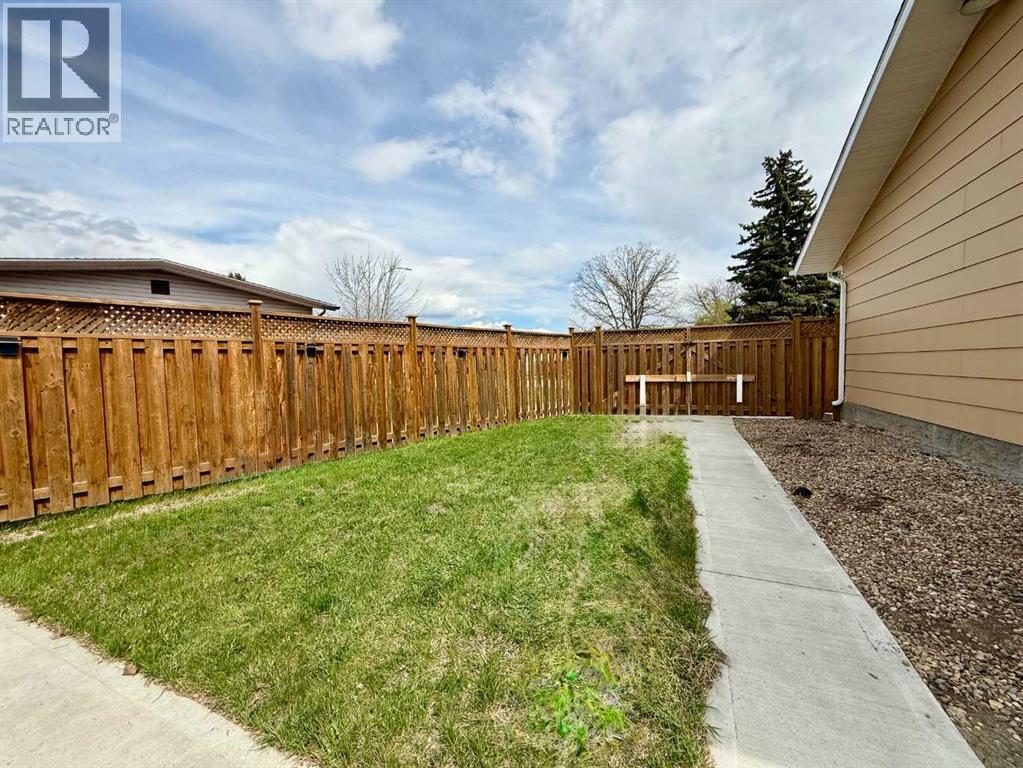 402 3 Street — photo 44