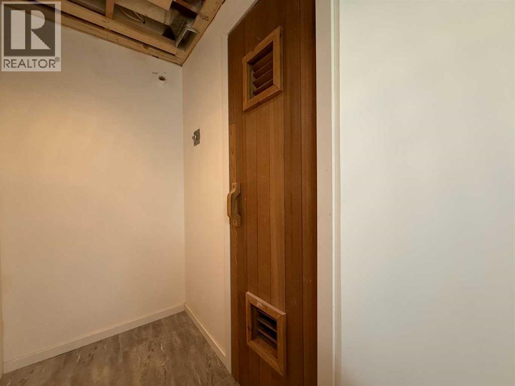 402 3 Street — photo 34