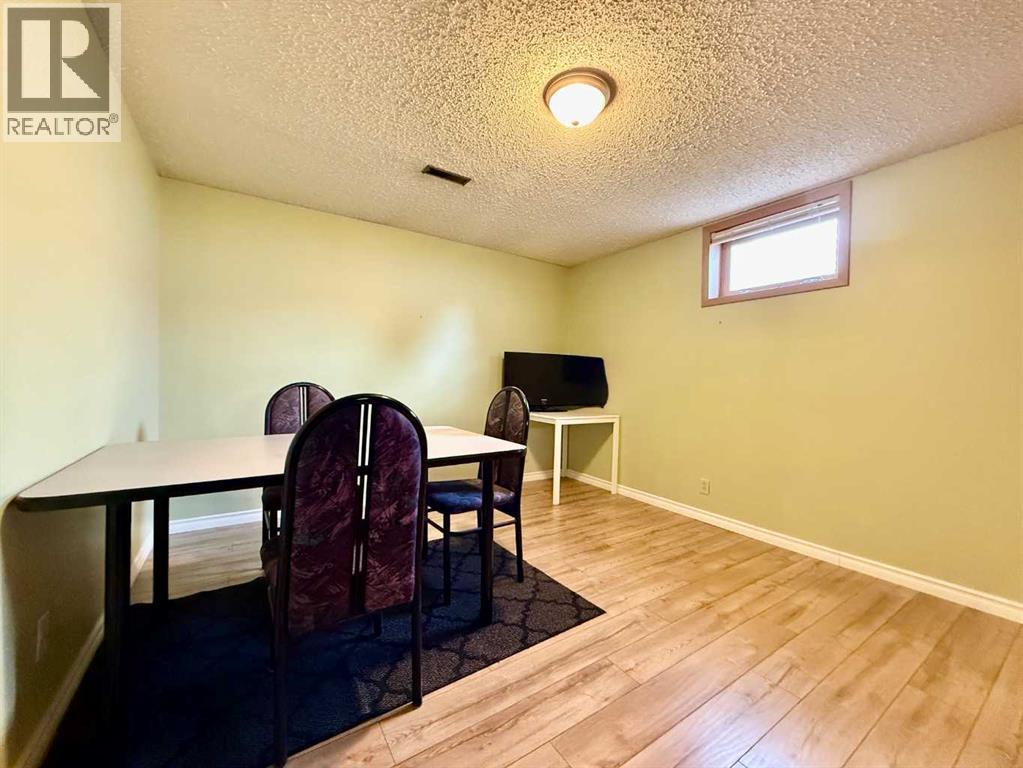 402 3 Street — photo 37