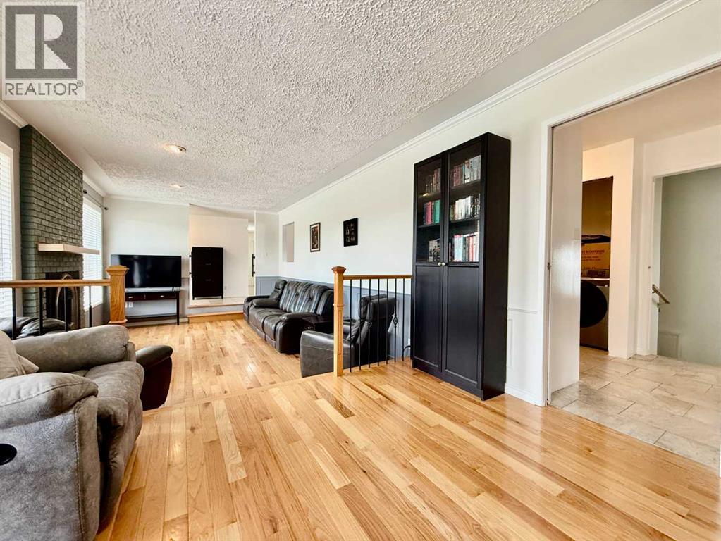 402 3 Street — photo 19