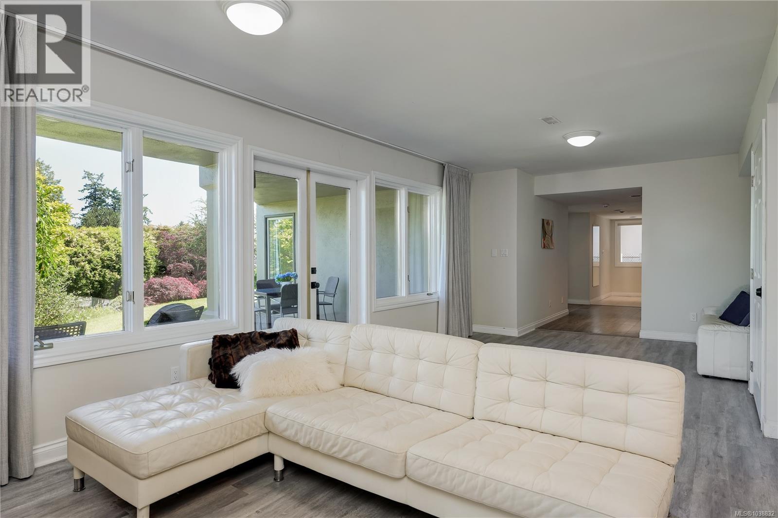 4961 Lochside Dr - 31