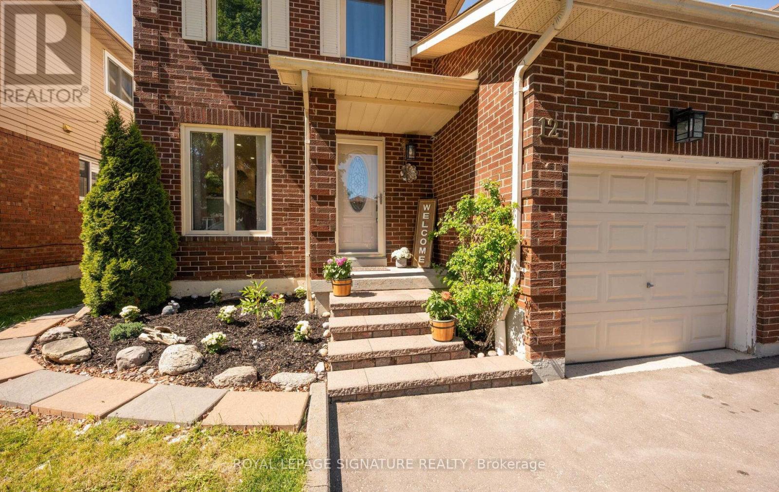 12 HEWITT CRESCENT - 1