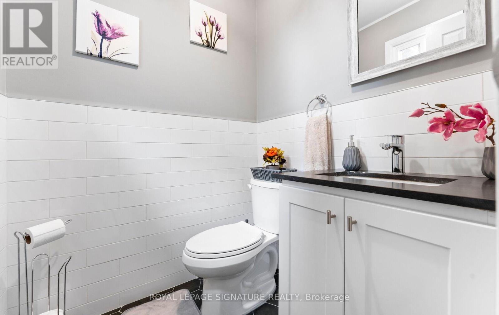 12 HEWITT CRESCENT - 23