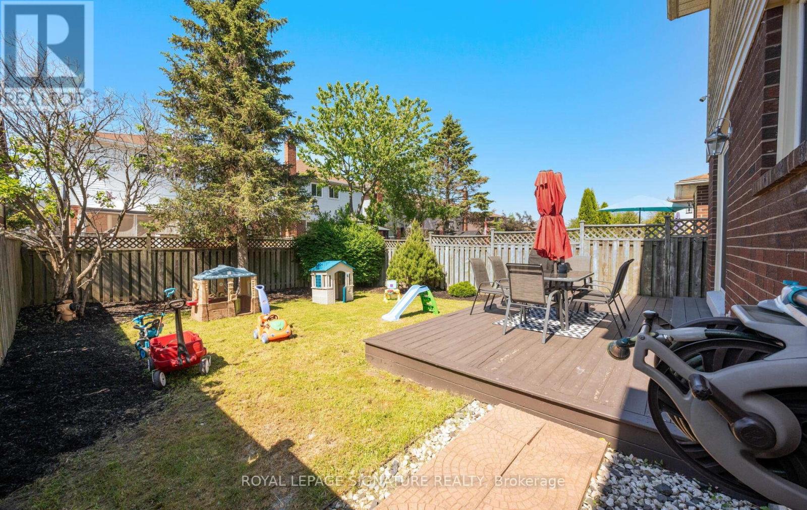 12 HEWITT CRESCENT - 26