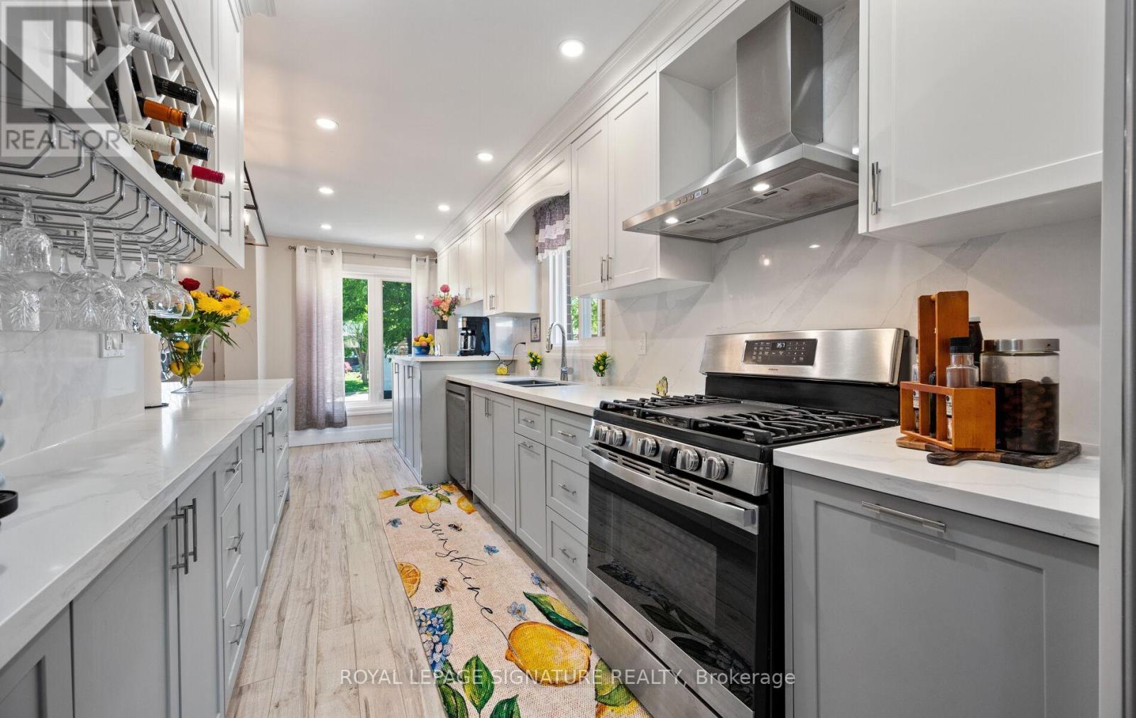 12 HEWITT CRESCENT - 4