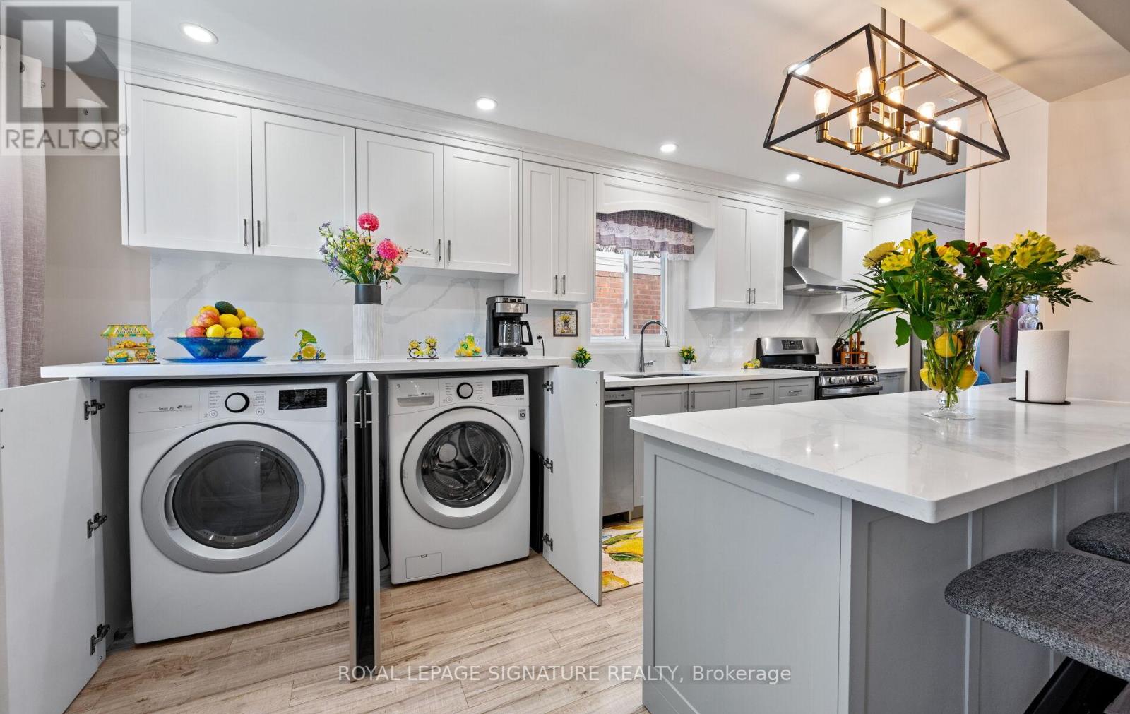 12 HEWITT CRESCENT - 8