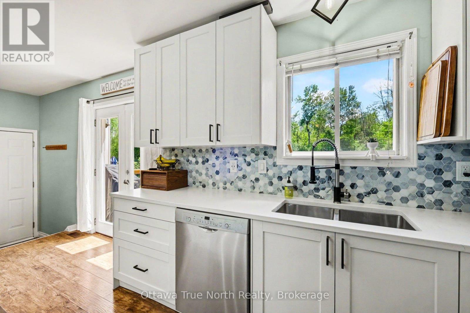 464 CRAIG ROAD - 14