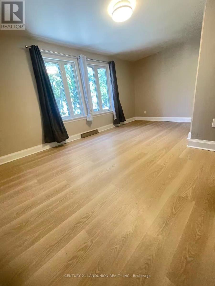 34 GRASSMERE COURT