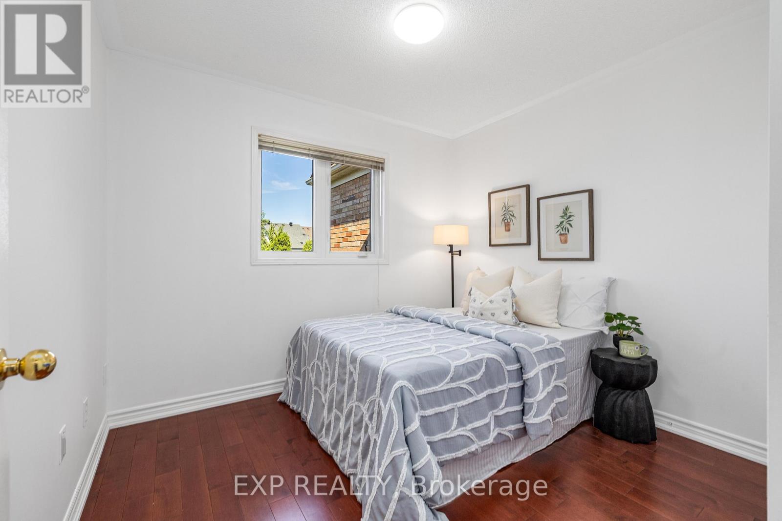 29 QUEENS PLATE DRIVE - 28
