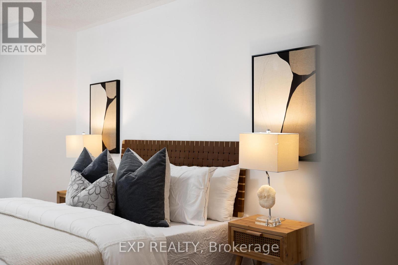 29 QUEENS PLATE DRIVE - 48