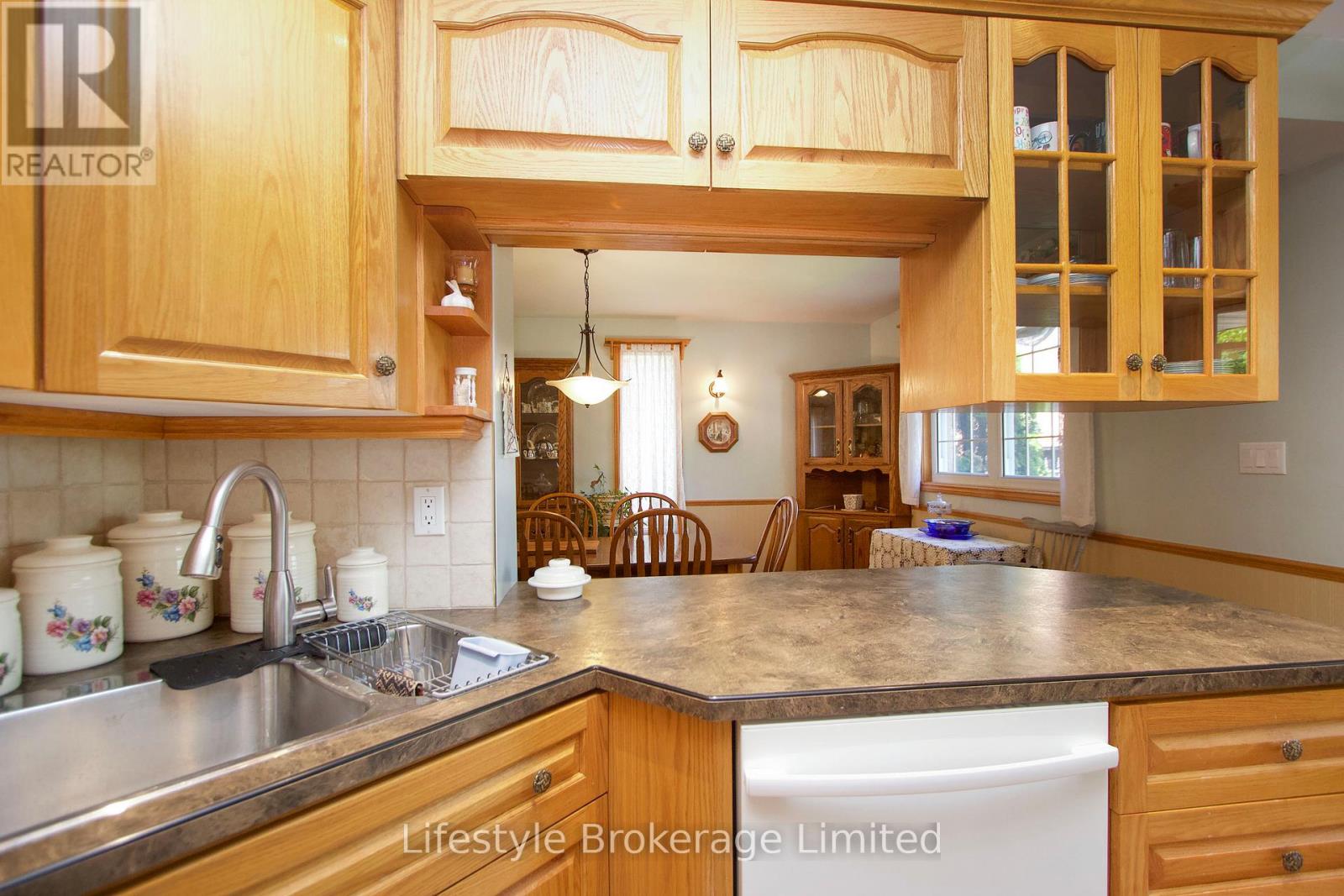 97 HART BOULEVARD - 9