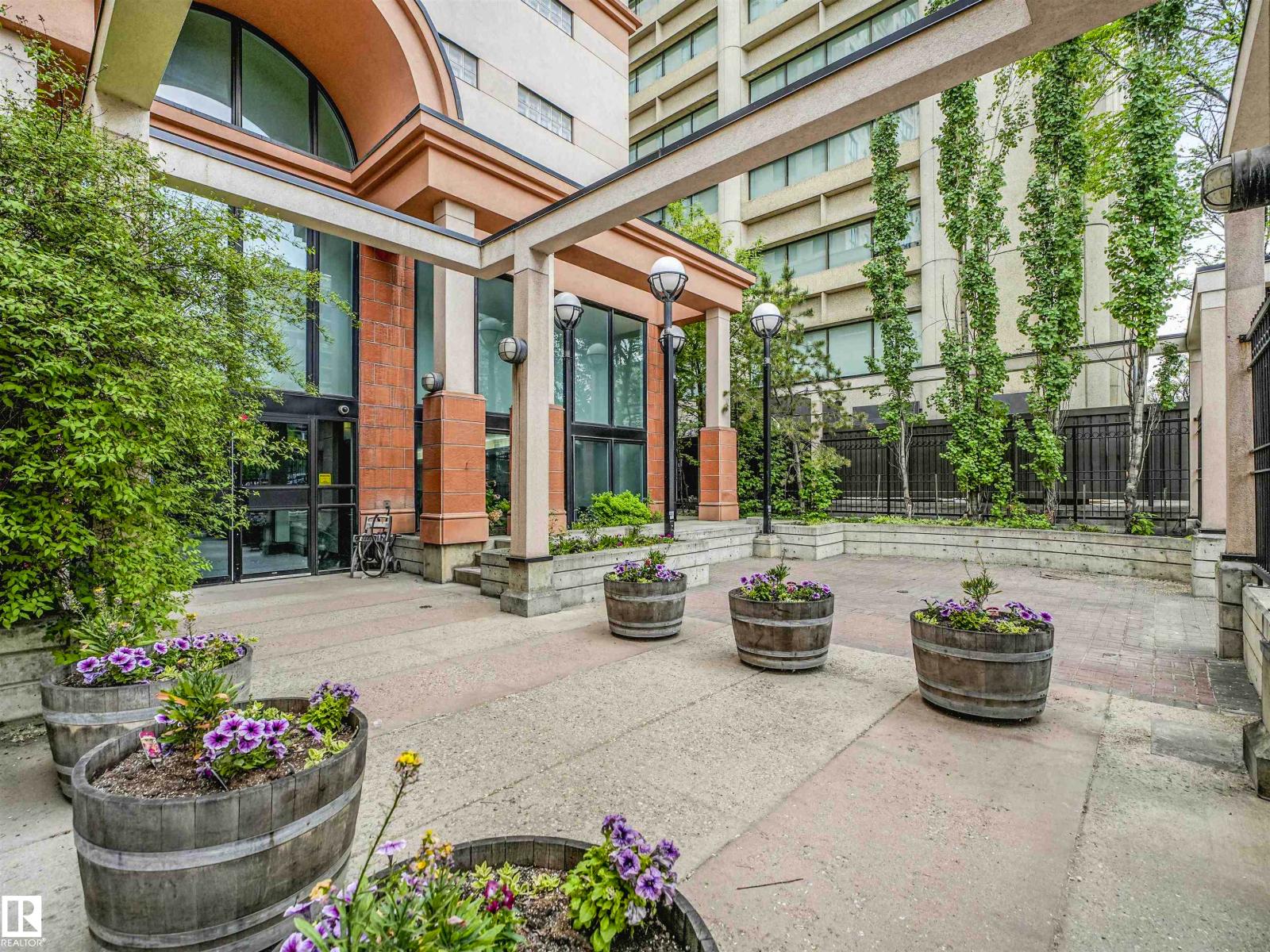 #1005 9939 109 ST NW - 5