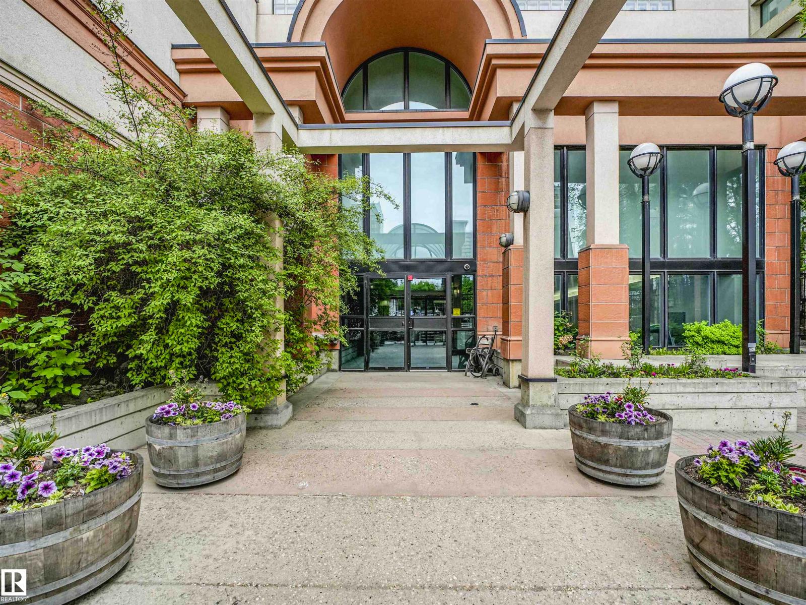 #1005 9939 109 ST NW - 4