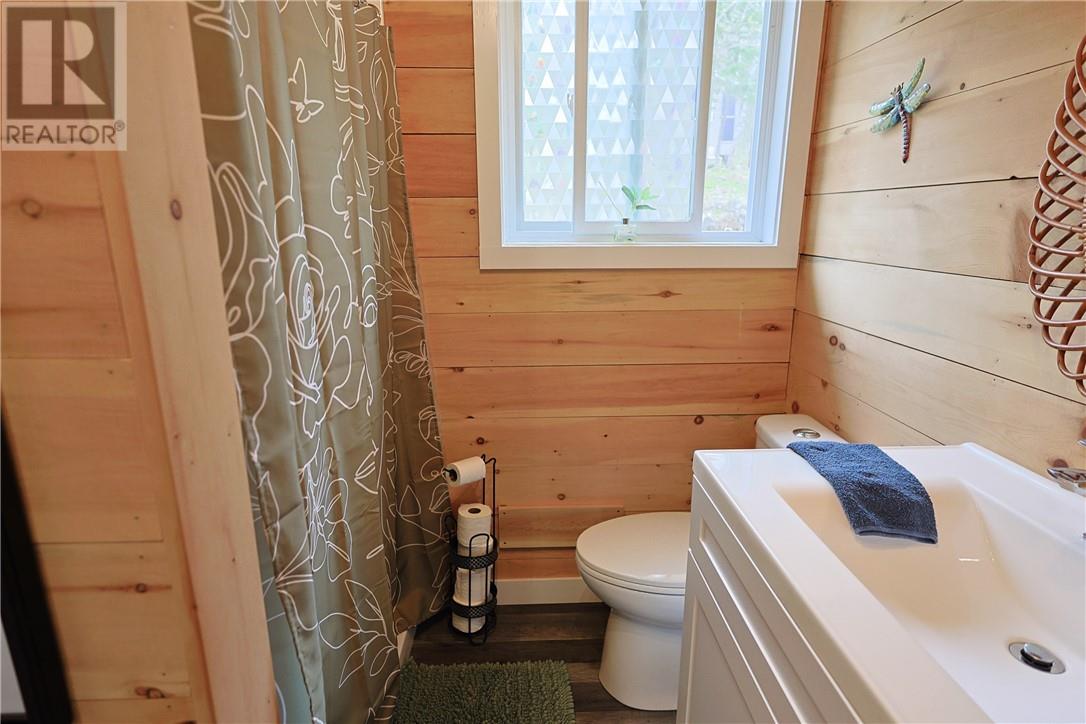 872 Dunlop Water Access - Image 38