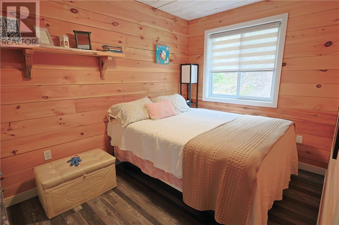 872 Dunlop Water Access - Image 34