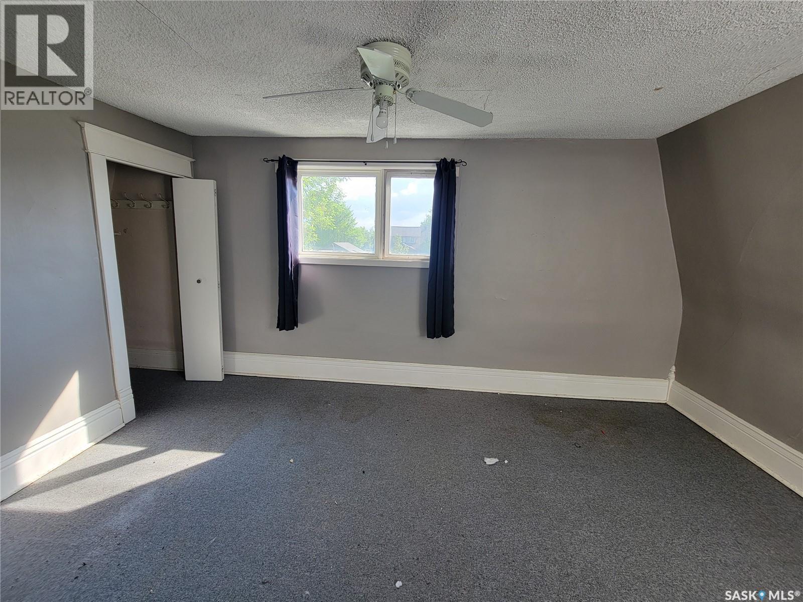 223 2nd AVENUE E — photo 10