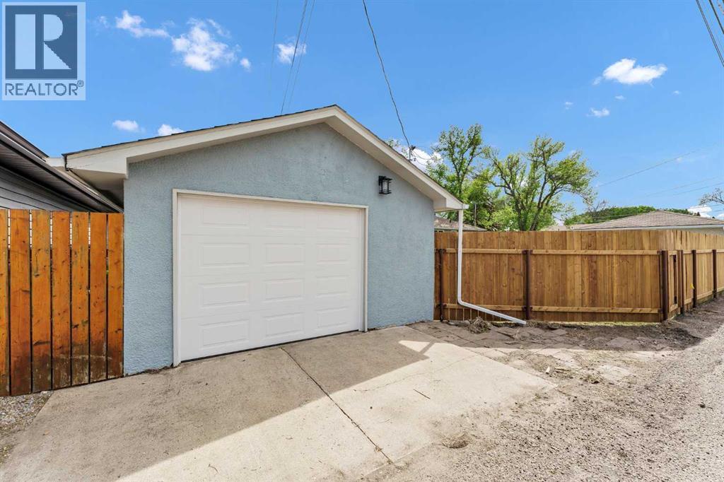 212 11 Street NE - 50
