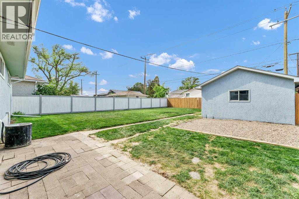 212 11 Street NE - 47
