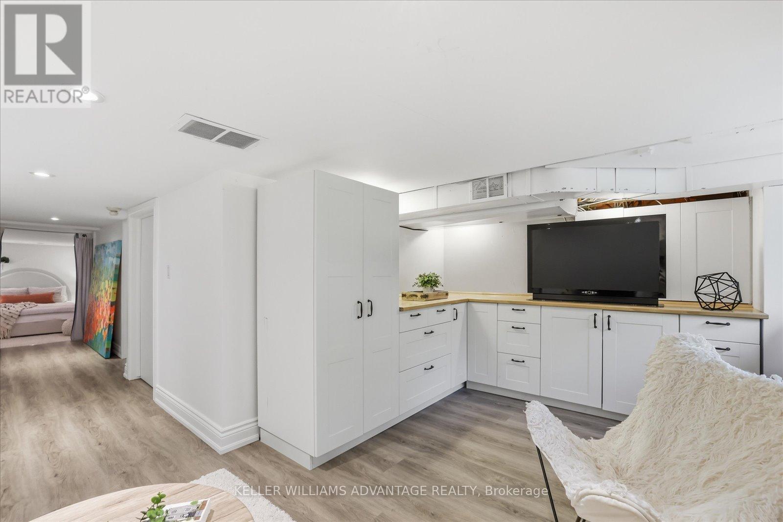 117A PAPE AVENUE - 29