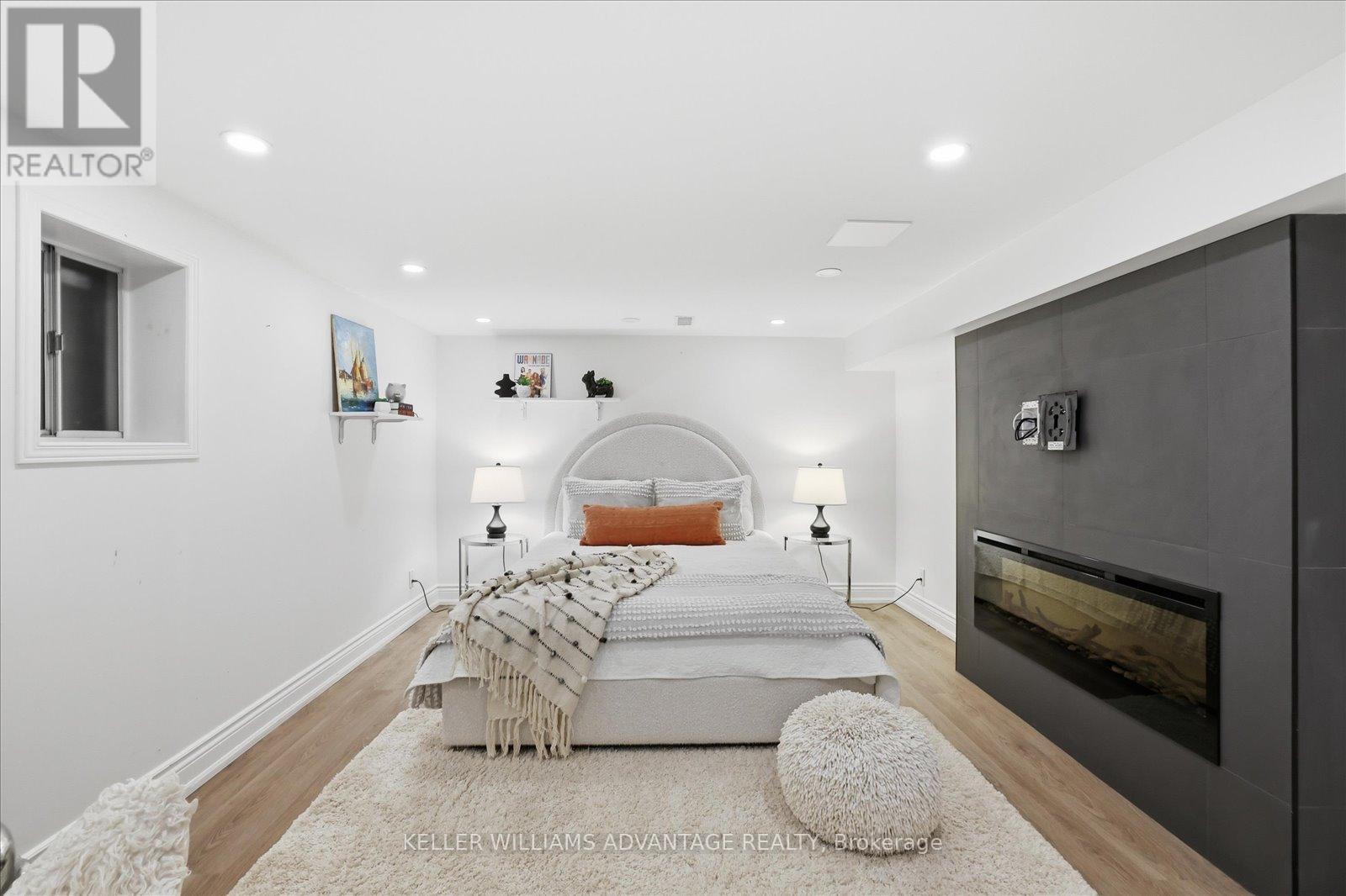 117A PAPE AVENUE - 31