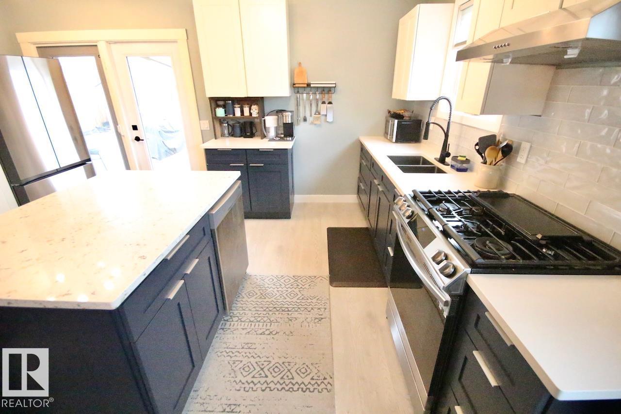 19036 72A AV NW - 9