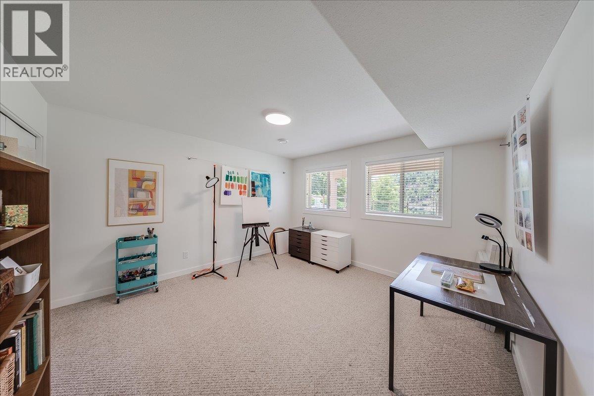 1214 Heather Place, Trail