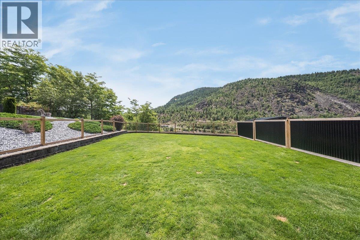 1214 Heather Place, Trail