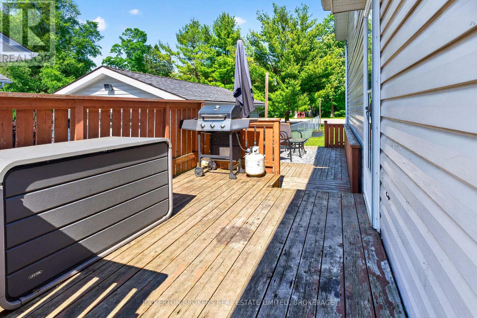 41 MAPLE STREET S - 12