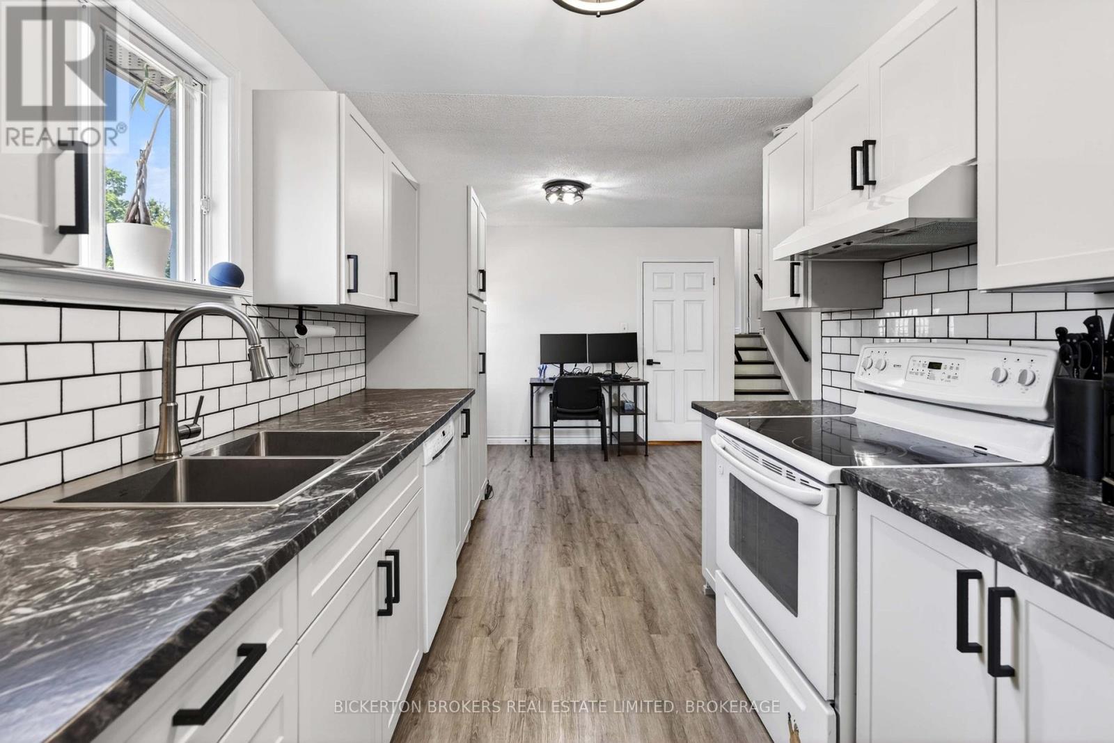 41 MAPLE STREET S - 18
