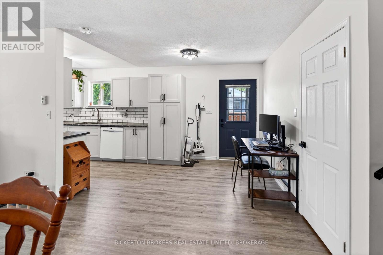 41 MAPLE STREET S - 20