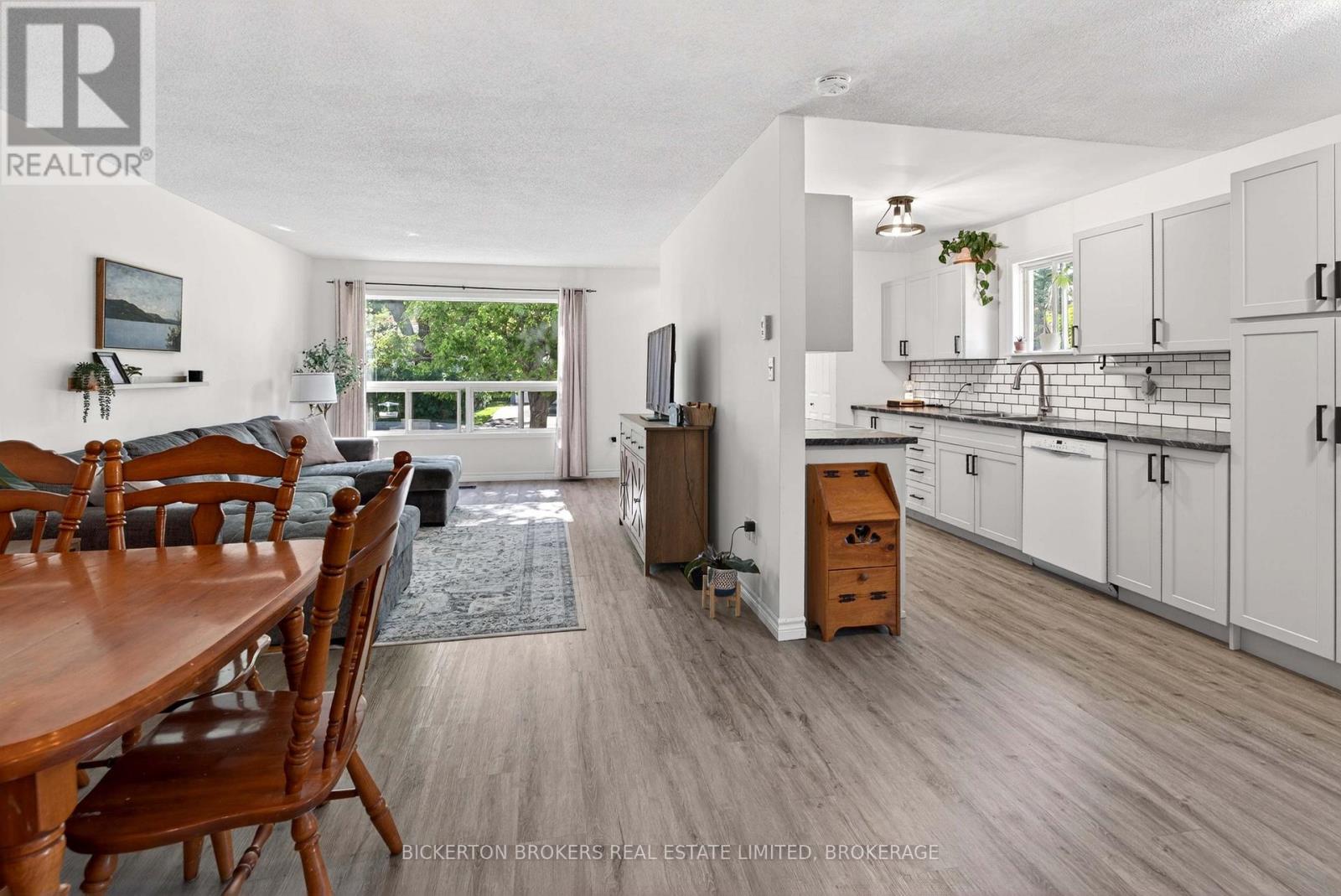 41 MAPLE STREET S - 22