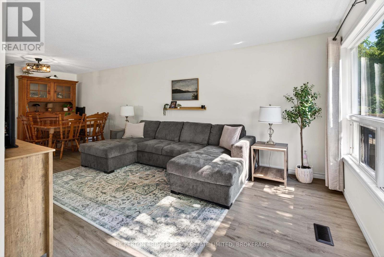 41 MAPLE STREET S - 26
