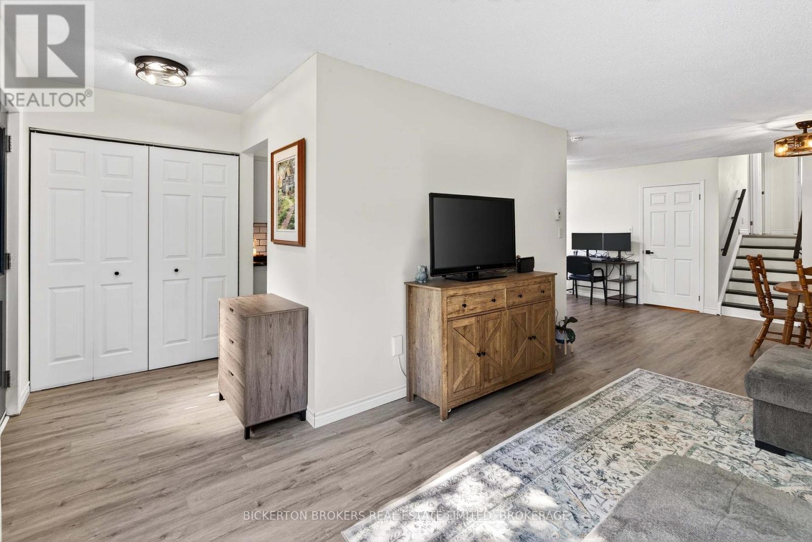 41 MAPLE STREET S - 27