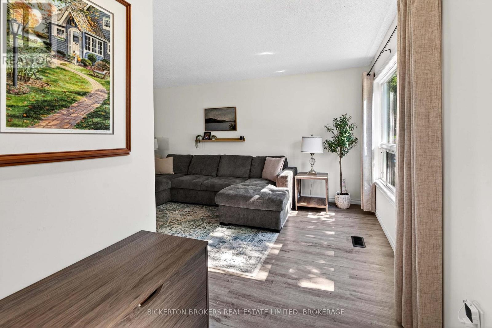 41 MAPLE STREET S - 28