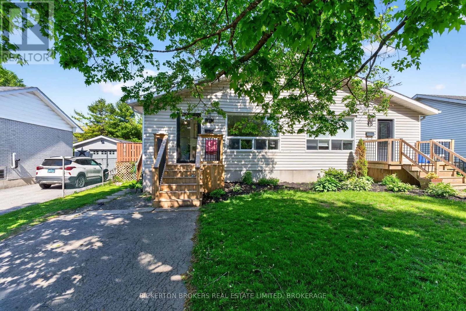 41 MAPLE STREET S - 3