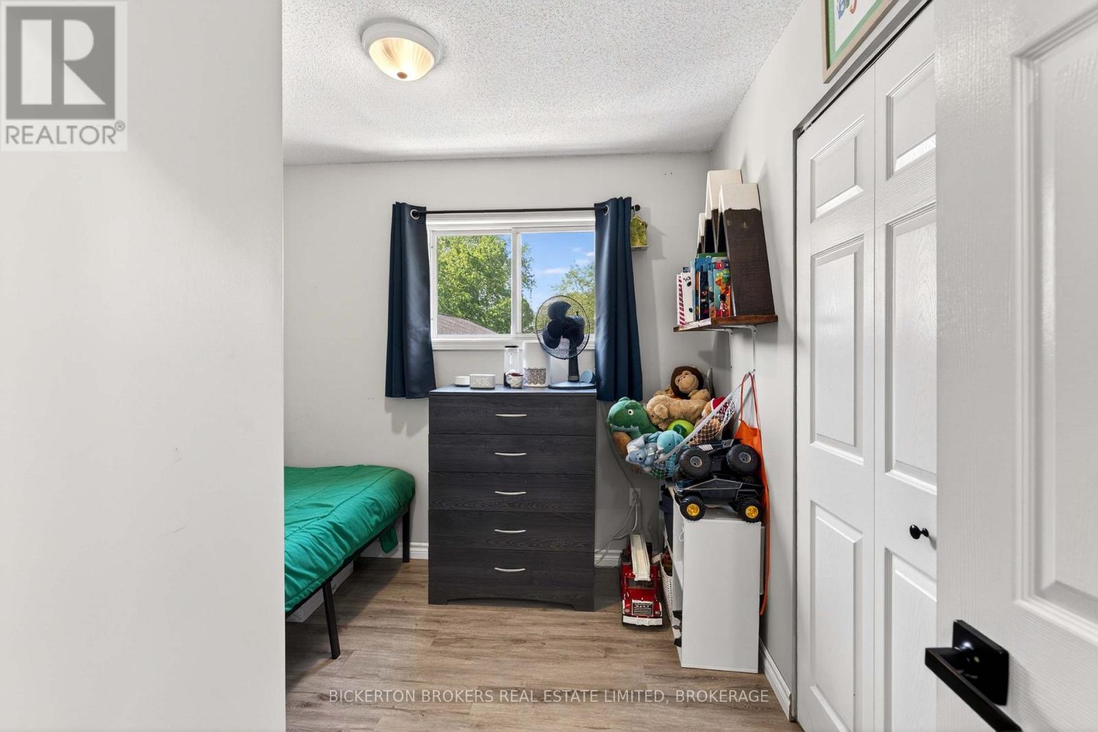 41 MAPLE STREET S - 36