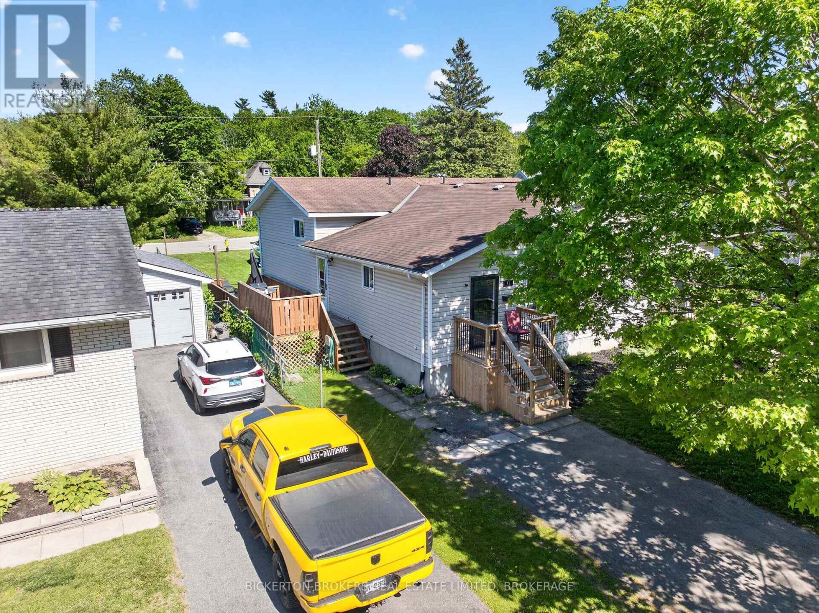 41 MAPLE STREET S - 4