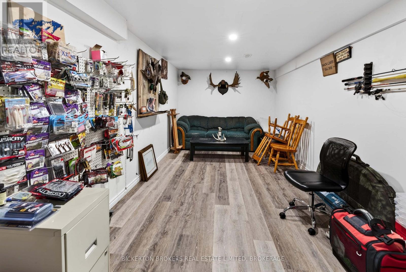41 MAPLE STREET S - 45